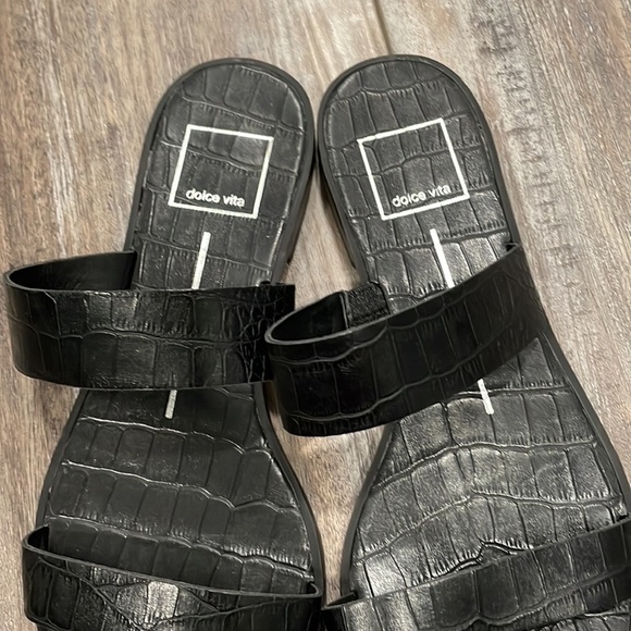 Dolce Vita Black Issac Croc Print Sandals - Picture 3 of 8